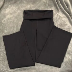 Fold over waist boot leg yoga pants black. Good condition size large